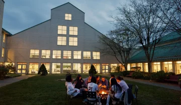 Srednja škola u Njujorku, EF Academy