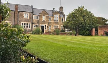 Letnji kamp u internatu u Londonu